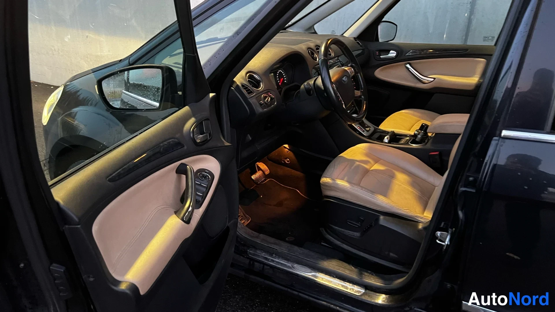 Black Ford Galaxy 2014, photo 28