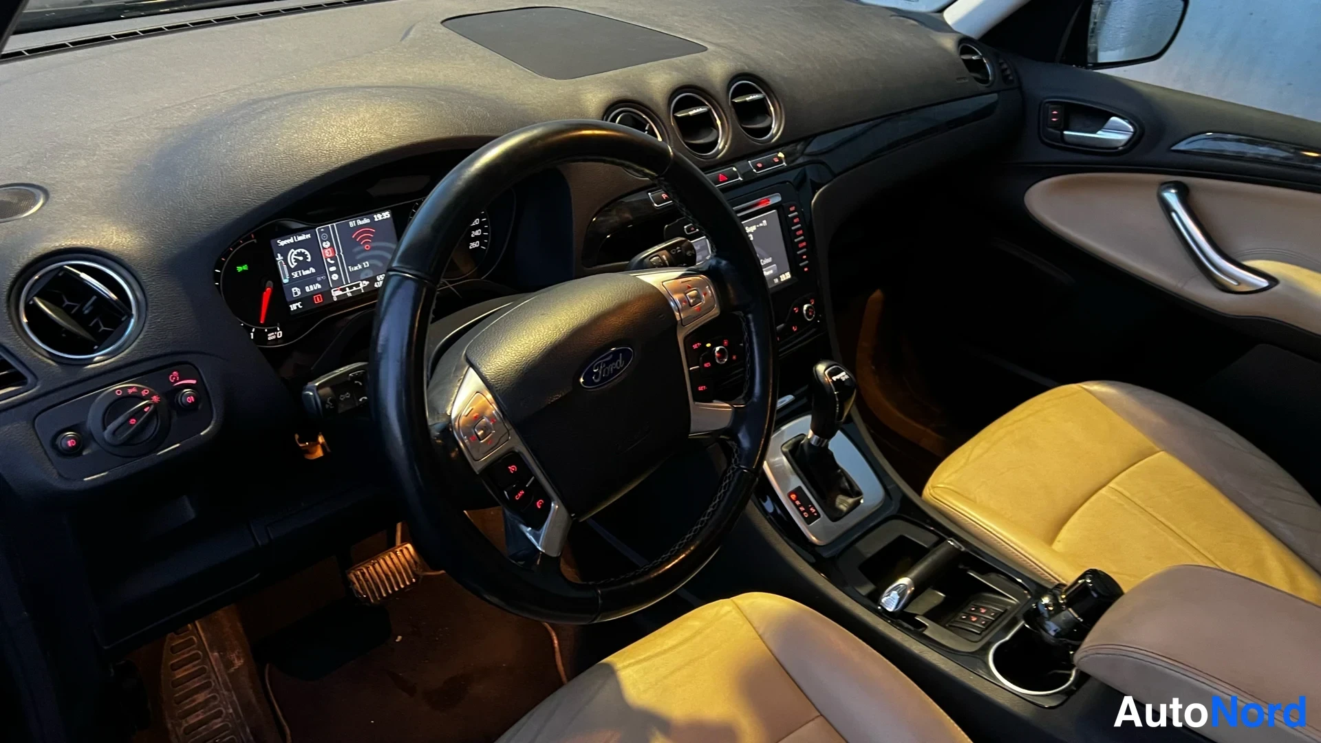 Black Ford Galaxy 2014, photo 29