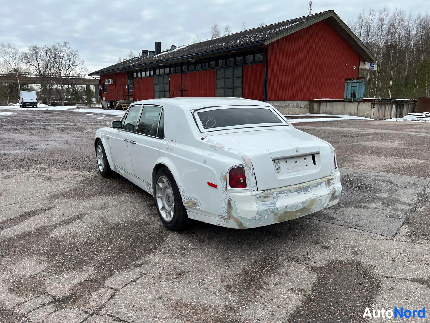 White Rolls-Royce Phantom 1986, rear three-quarter, photo 8