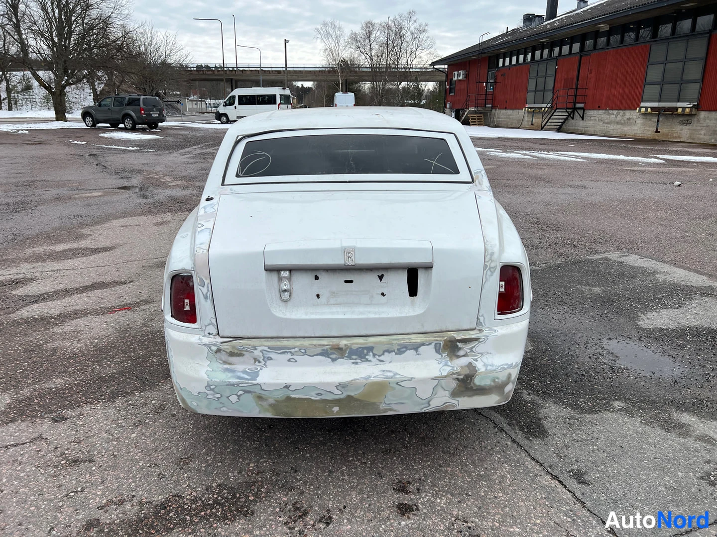 White Rolls-Royce Phantom 1986, rear, photo 10