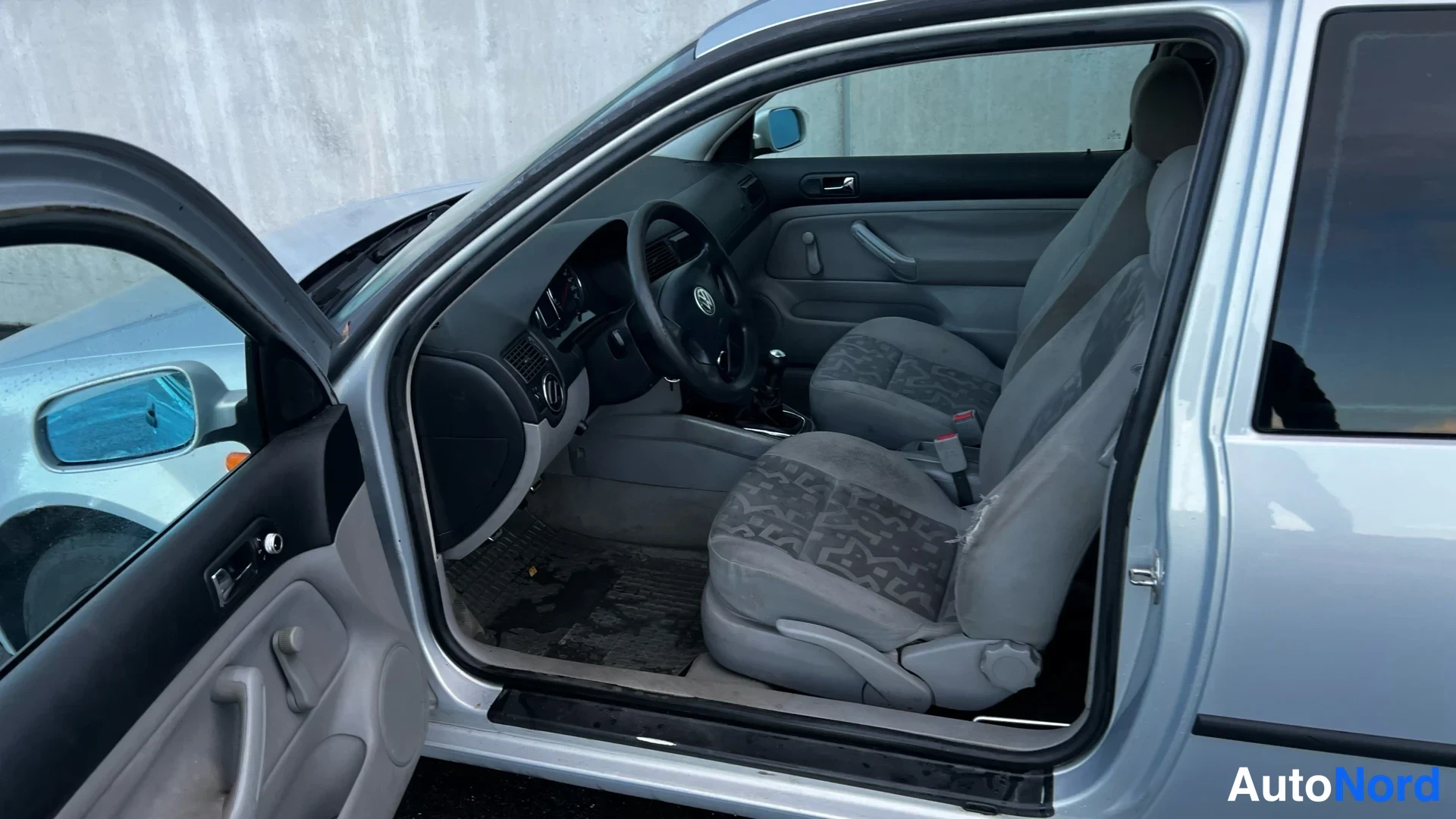 Silver Volkswagen Golf 1999, photo 14