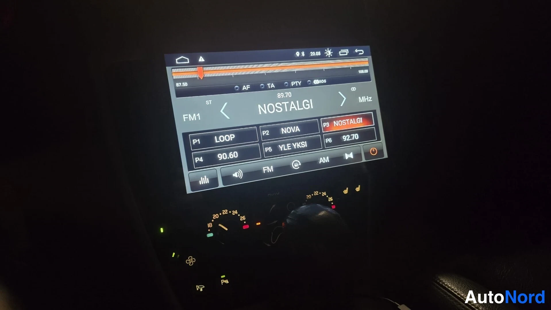 Vihreä Volvo V70 2007, yksityiskohta, kuva 6