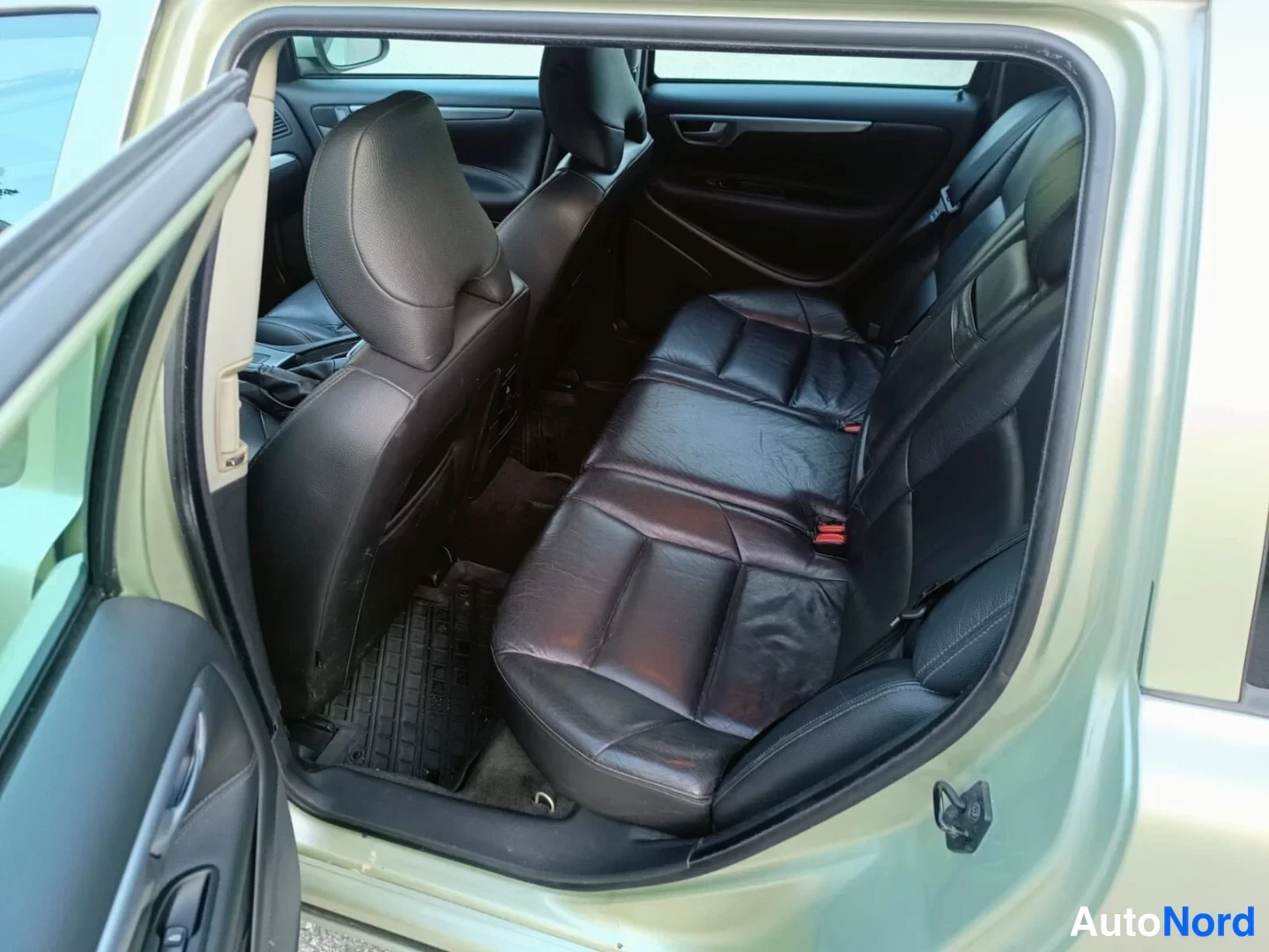 Vihreä Volvo V70 2007, kuva 8