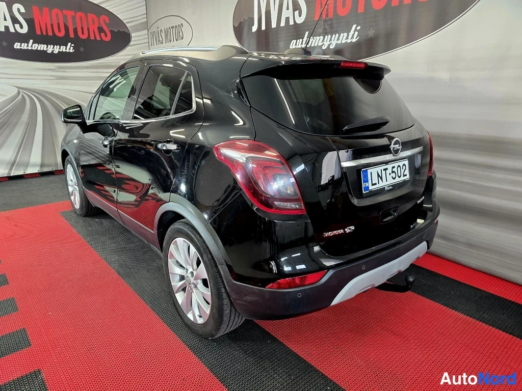 Musta Opel Mokka X 2017, takaviisto, kuva 3