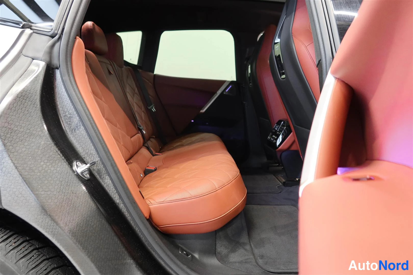 Harmaa BMW iX 2023, kuva 14
