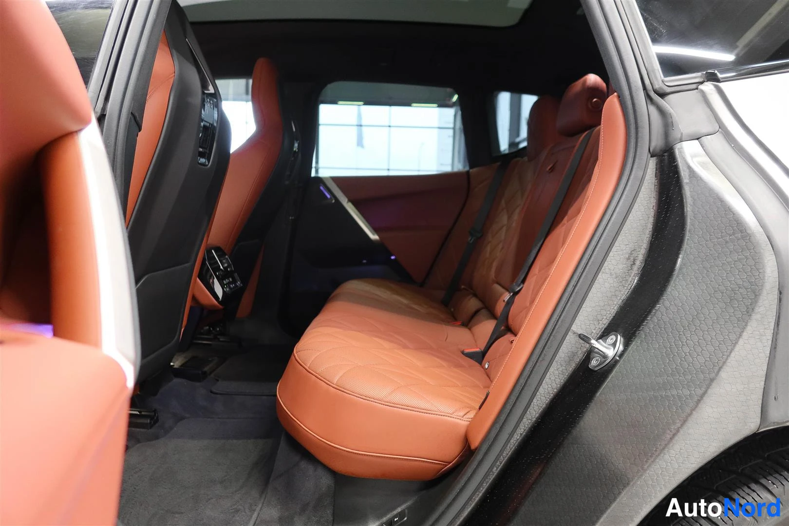 Harmaa BMW iX 2023, kuva 15