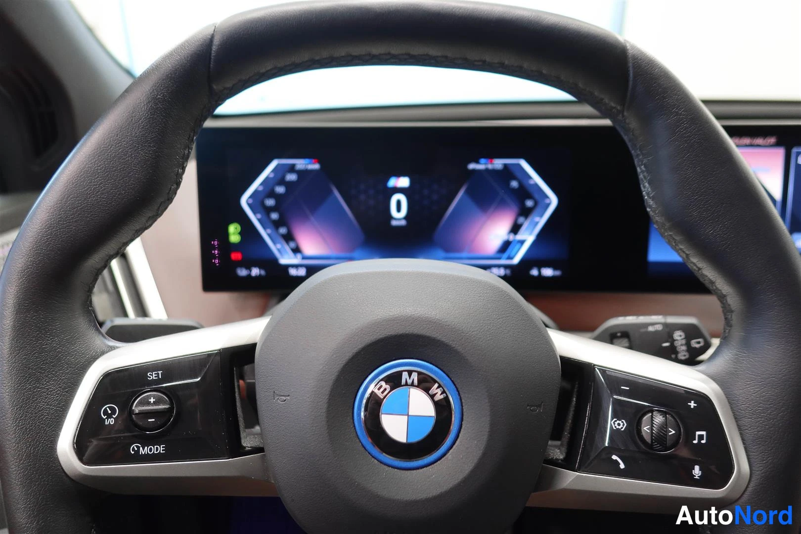 Harmaa BMW iX 2023, kuva 18