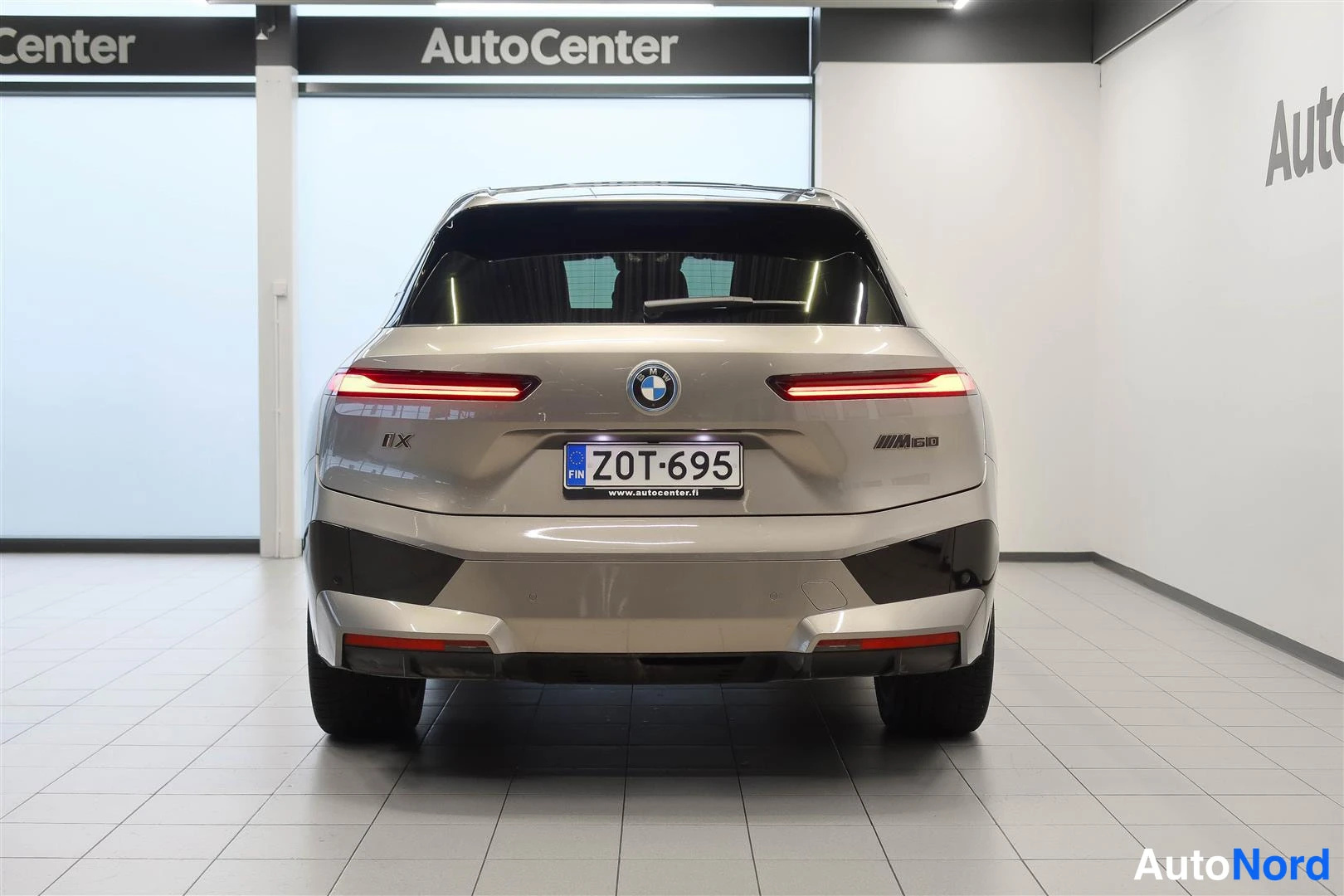 Harmaa BMW iX 2023, takaa, kuva 9