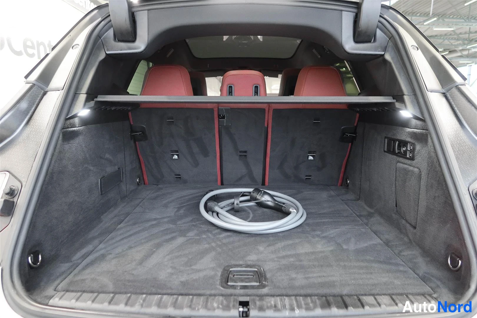 Harmaa BMW iX 2023, kuva 10