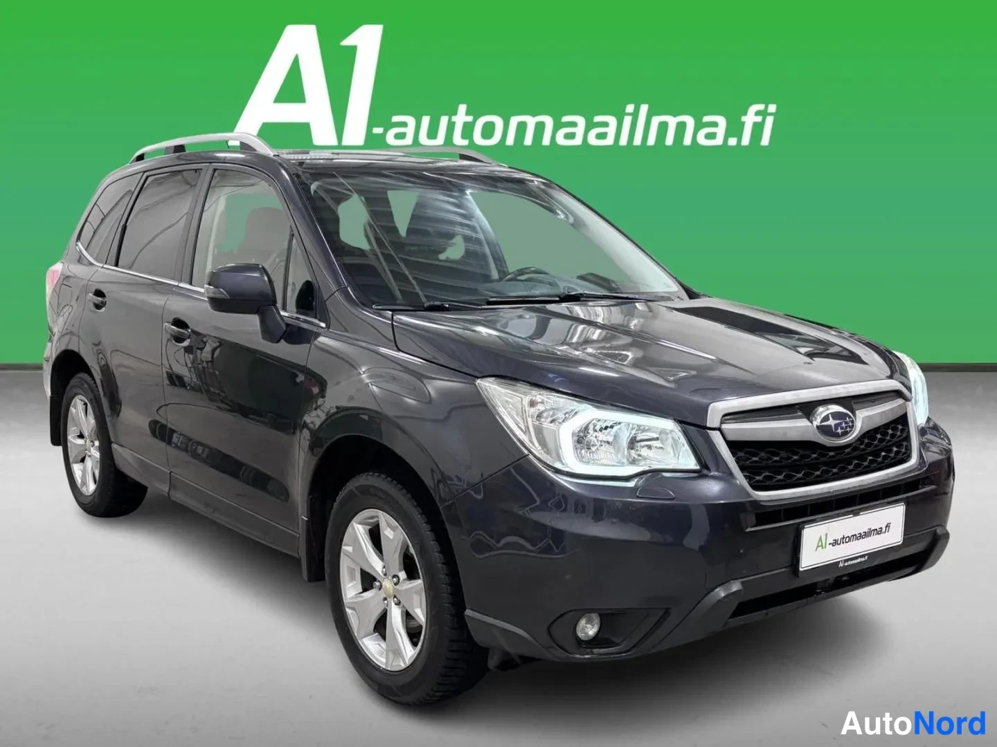 Sininen Subaru Forester 2013, etuviisto, keula oikealle, kuva 2