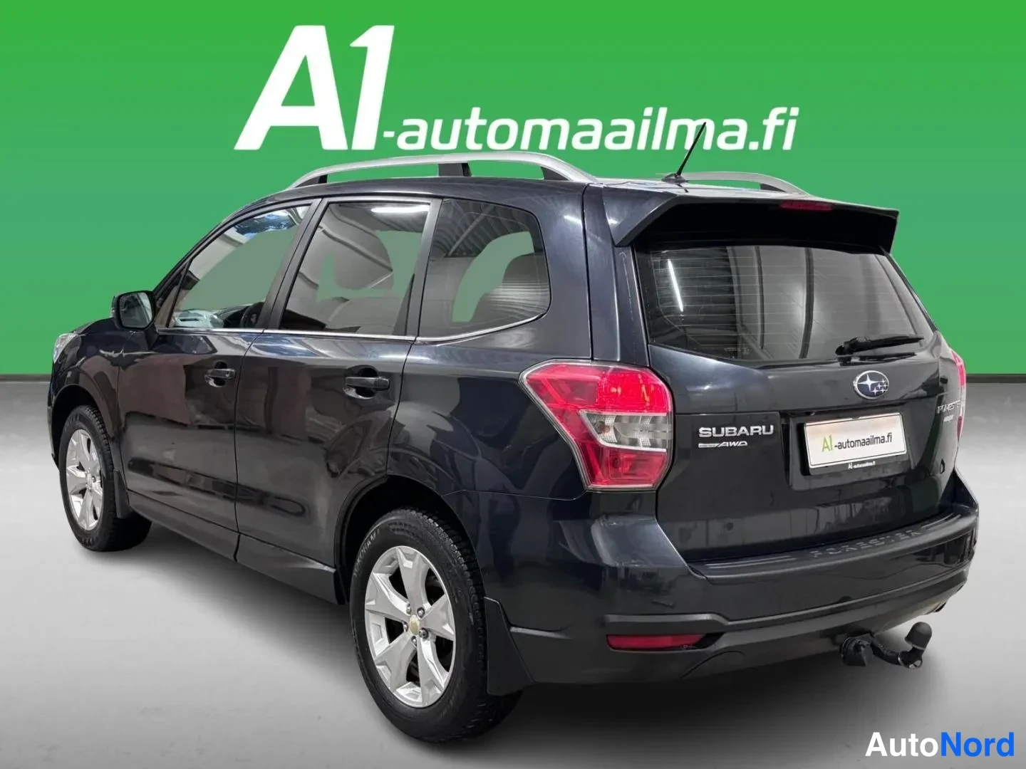 Sininen Subaru Forester 2013, takaviisto, kuva 4