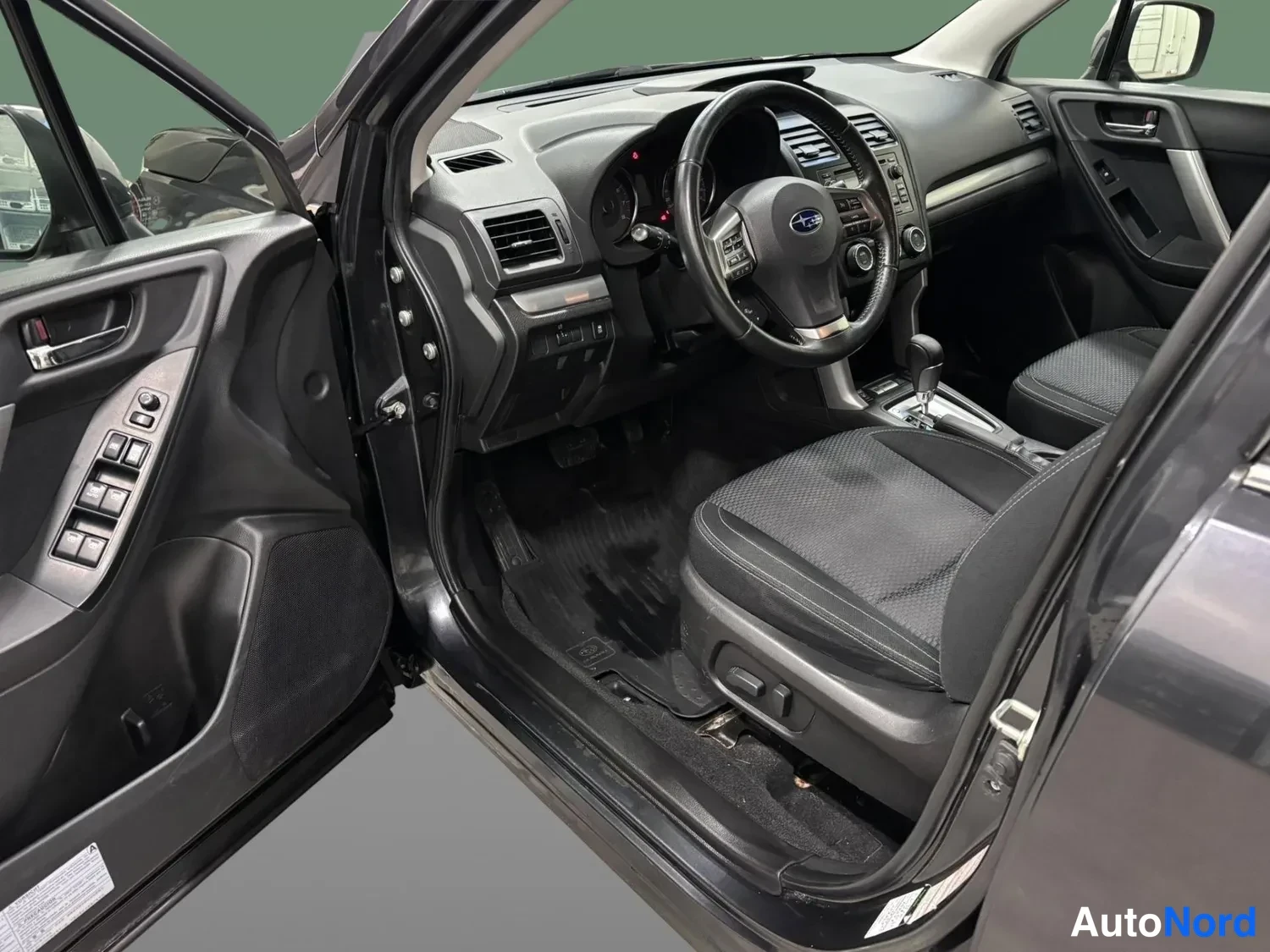 Sininen Subaru Forester 2013, kuva 8