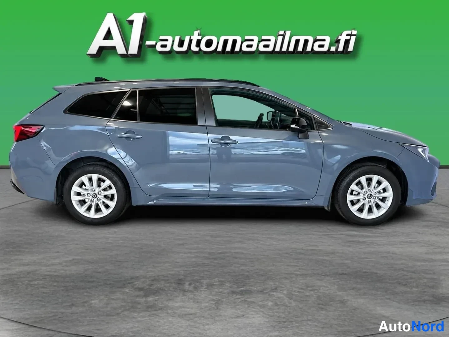 Sininen Toyota Corolla Touring 2026, takaviisto, kuva 2
