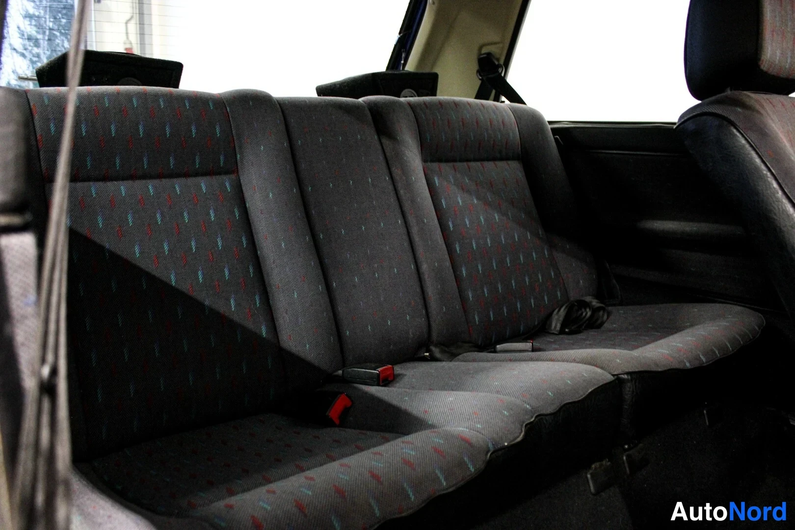 Sininen Volkswagen Golf 1991, takaistuimet, kuva 16