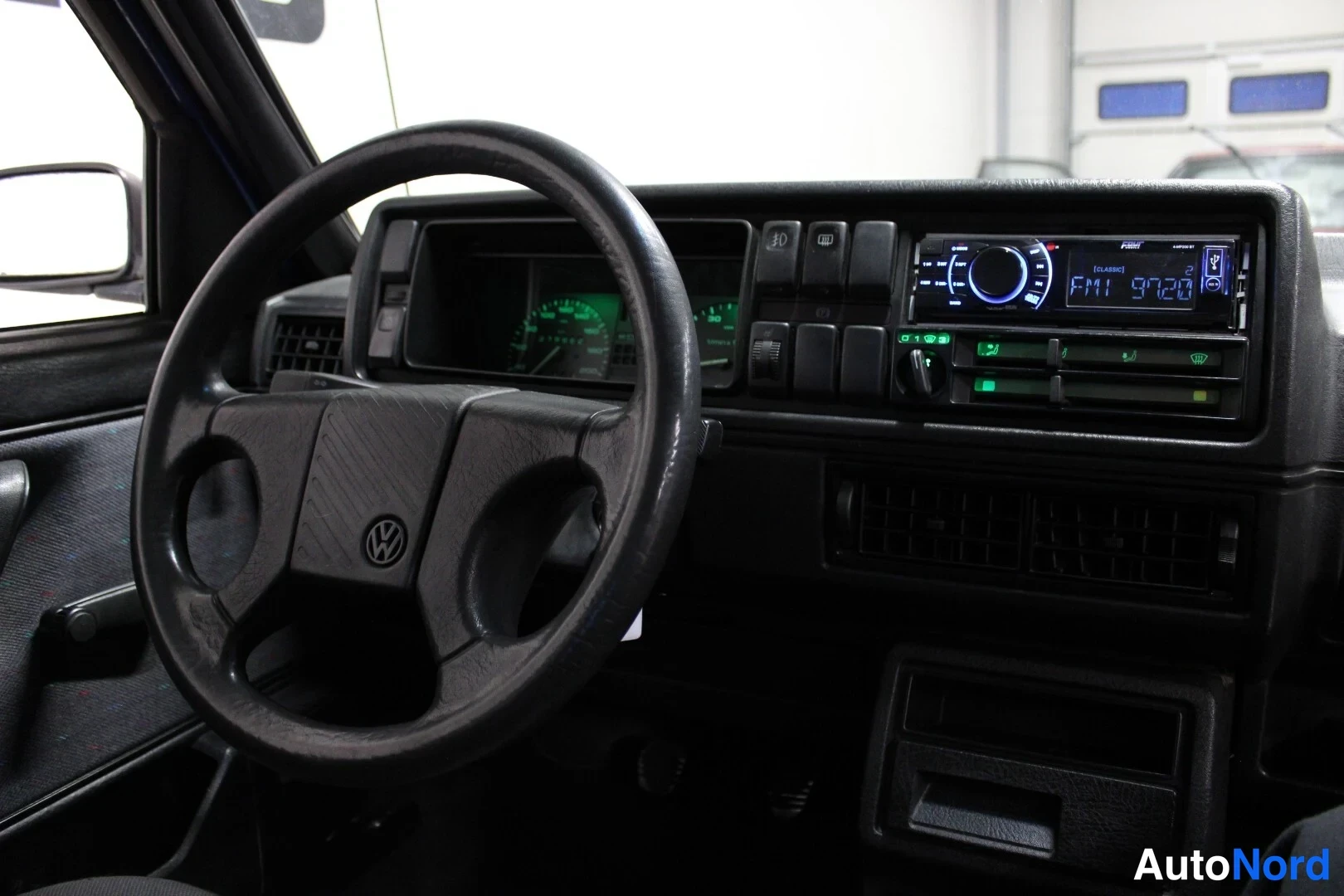 Sininen Volkswagen Golf 1991, ohjaamo, kuva 13