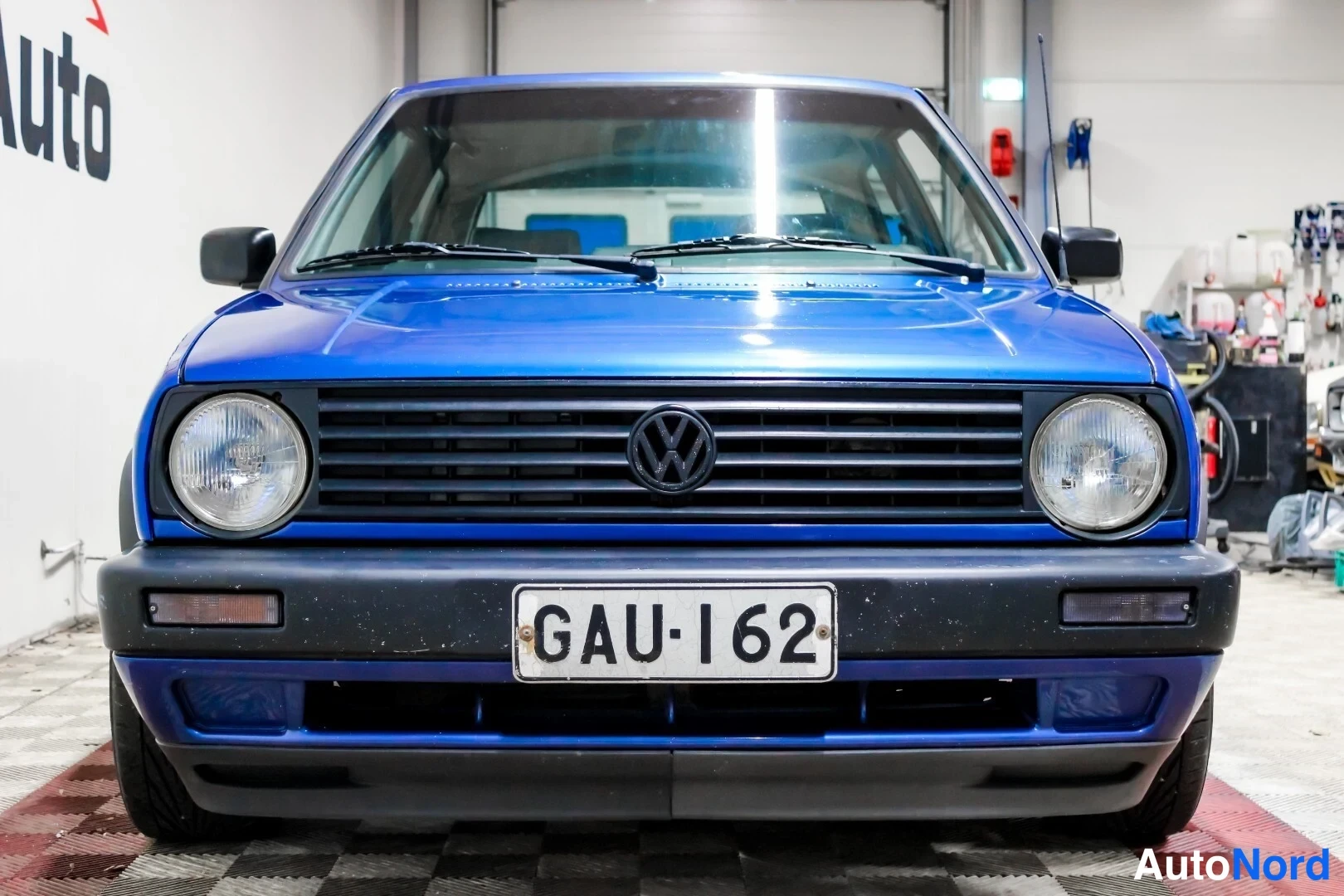 Sininen Volkswagen Golf 1991, edestä, kuva 6