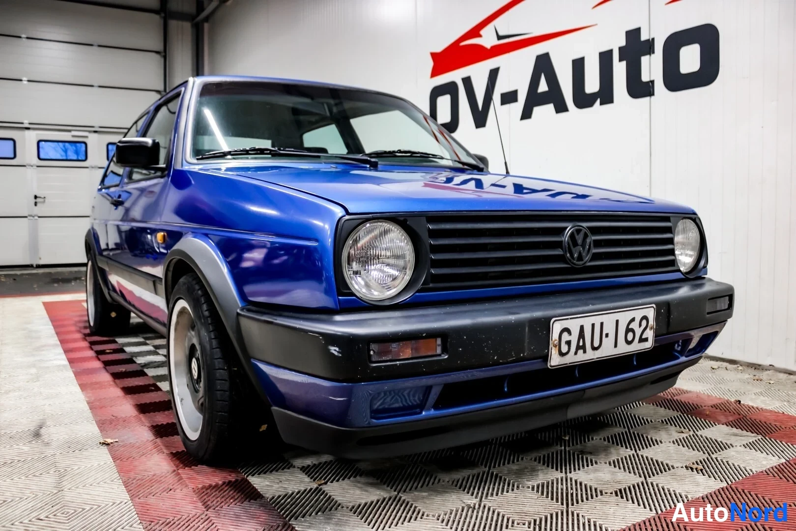 Sininen Volkswagen Golf 1991, etuviisto, keula oikealle, kuva 3