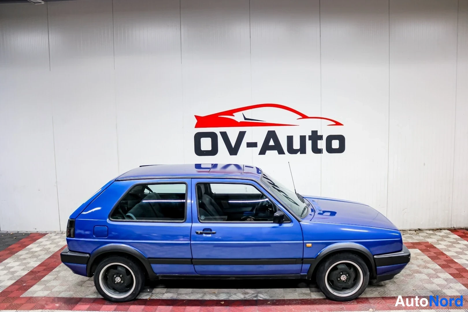 Sininen Volkswagen Golf 1991, etuviisto, keula oikealle, kuva 4