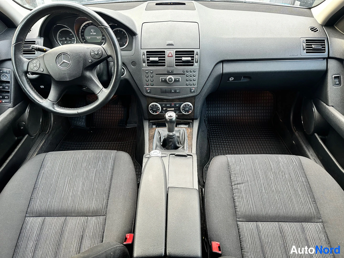Valkoinen Mercedes-Benz C 180 2011, kuva 11