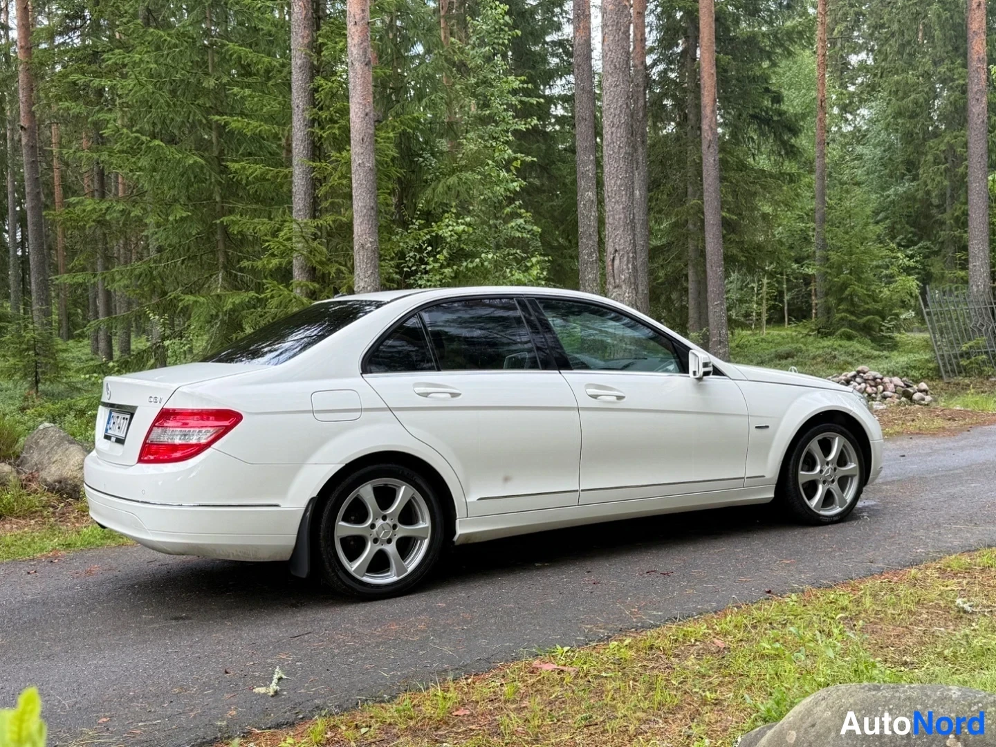 Valkoinen Mercedes-Benz C 180 2011, takaviisto, kuva 7