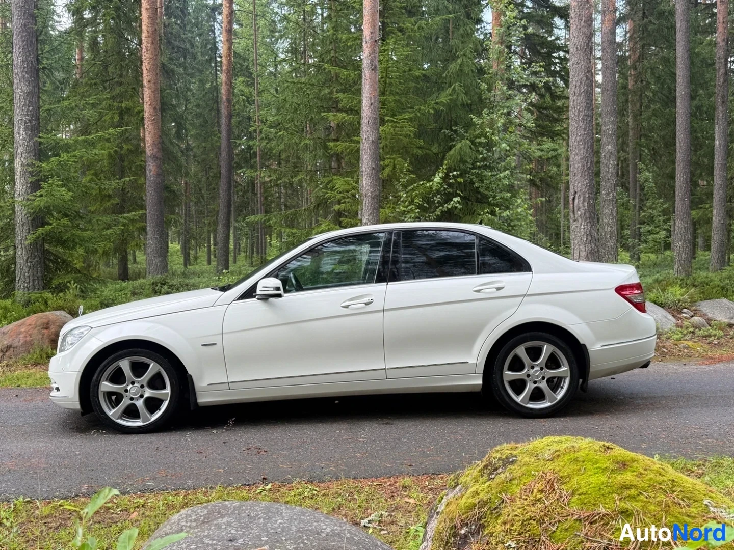 Valkoinen Mercedes-Benz C 180 2011, takaviisto, kuva 5