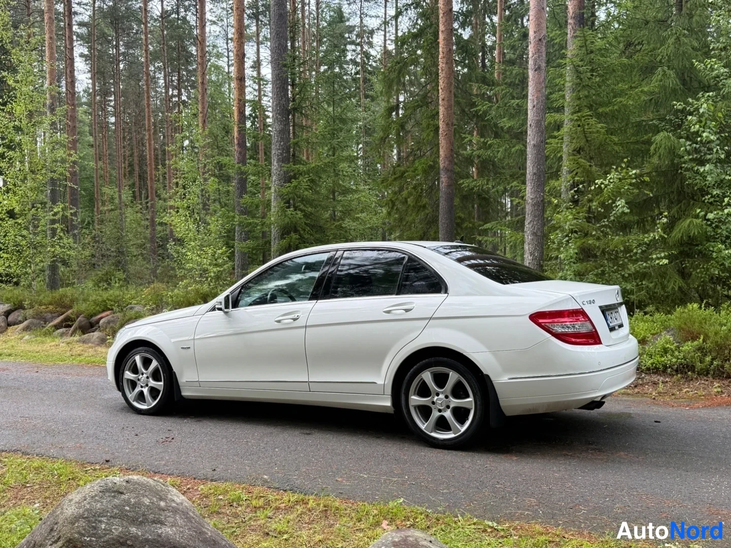 Valkoinen Mercedes-Benz C 180 2011, takaviisto, kuva 6