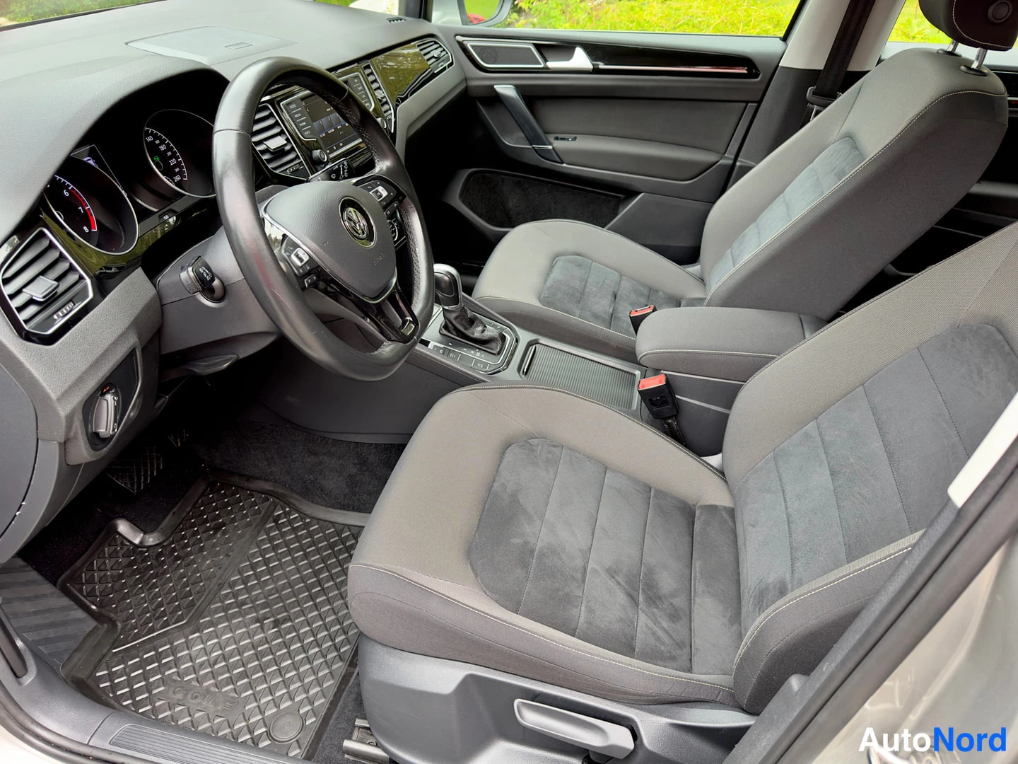 Harmaa Volkswagen Golf Sportsvan 2017, kuva 12