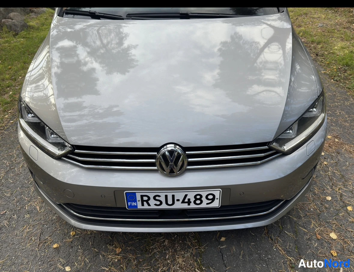 Harmaa Volkswagen Golf Sportsvan 2017, edestä, kuva 4
