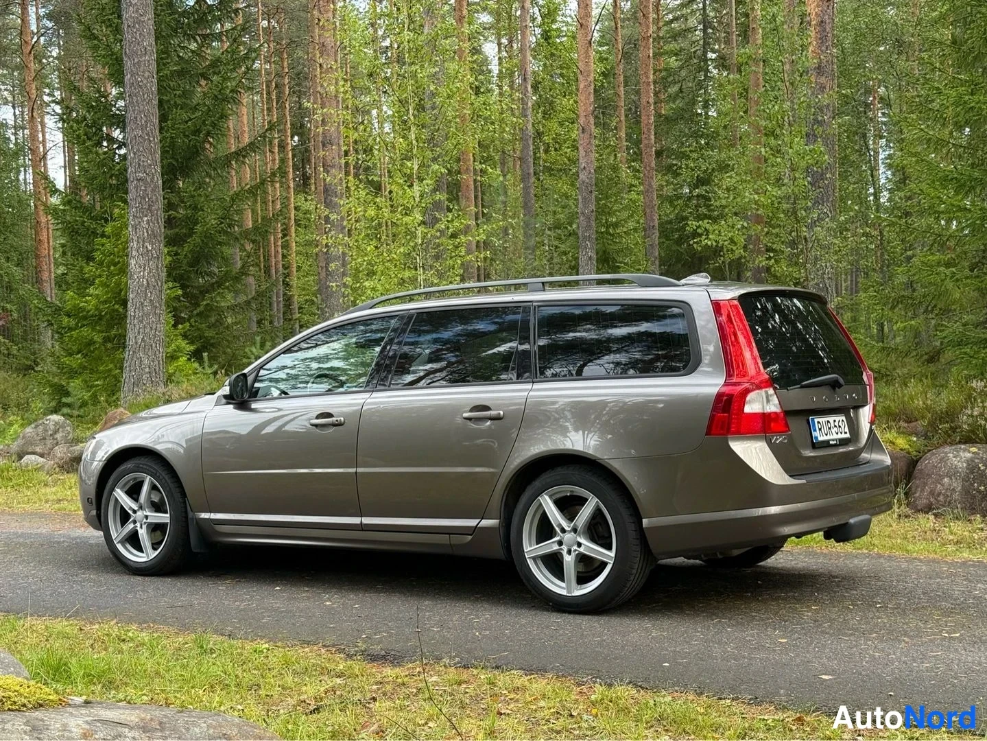 Harmaa Volvo V70 2009, takaviisto, kuva 7