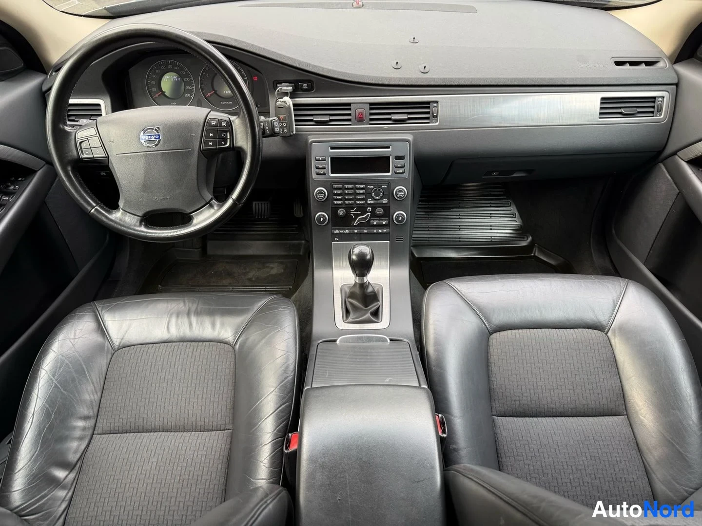 Harmaa Volvo V70 2009, kuva 9