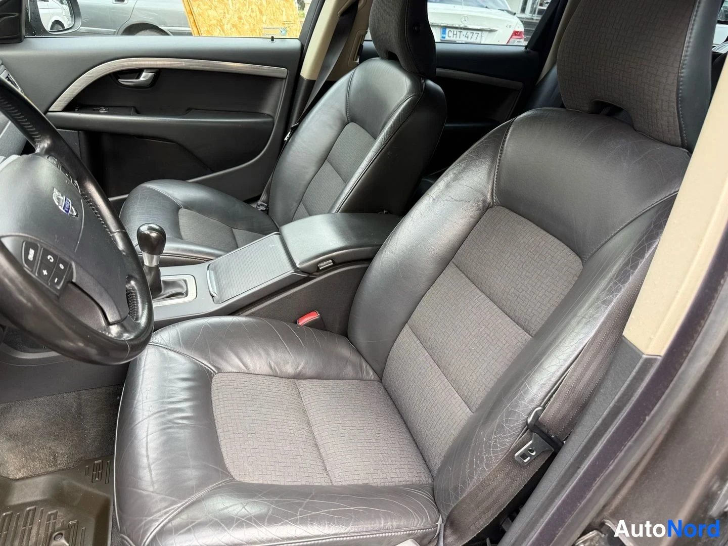 Harmaa Volvo V70 2009, kuva 10