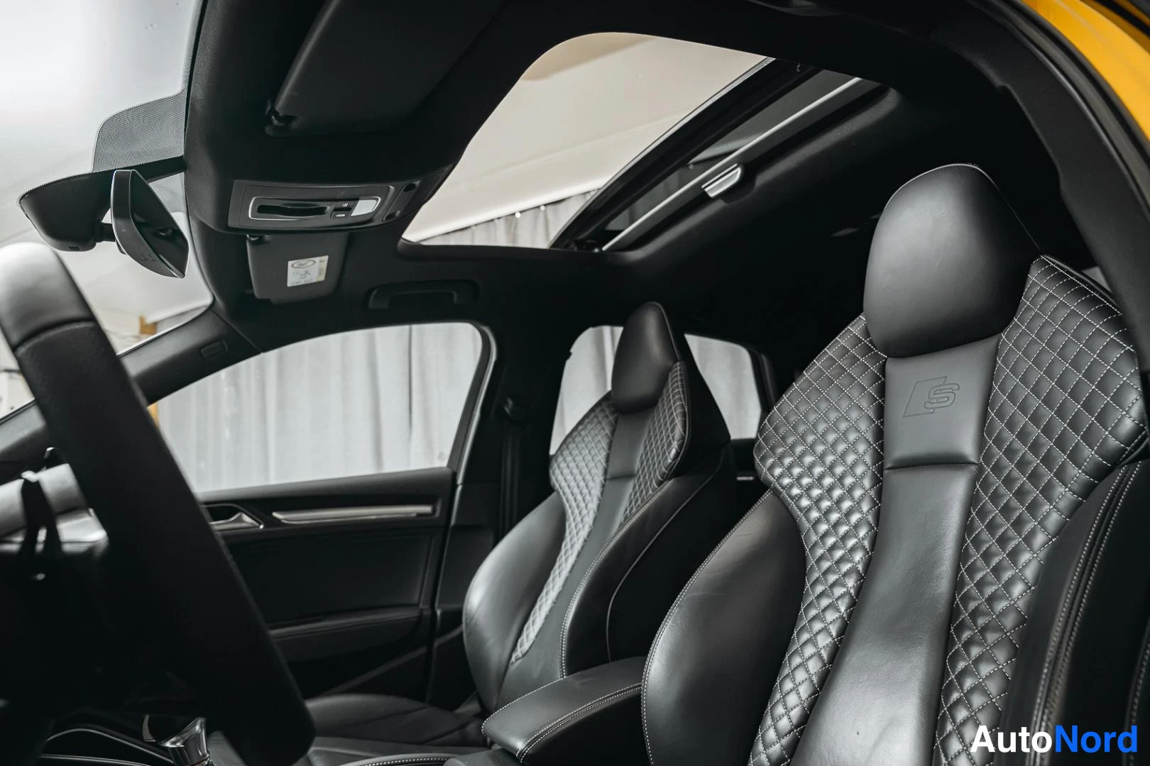 Keltainen Audi S3 2019, kuva 17