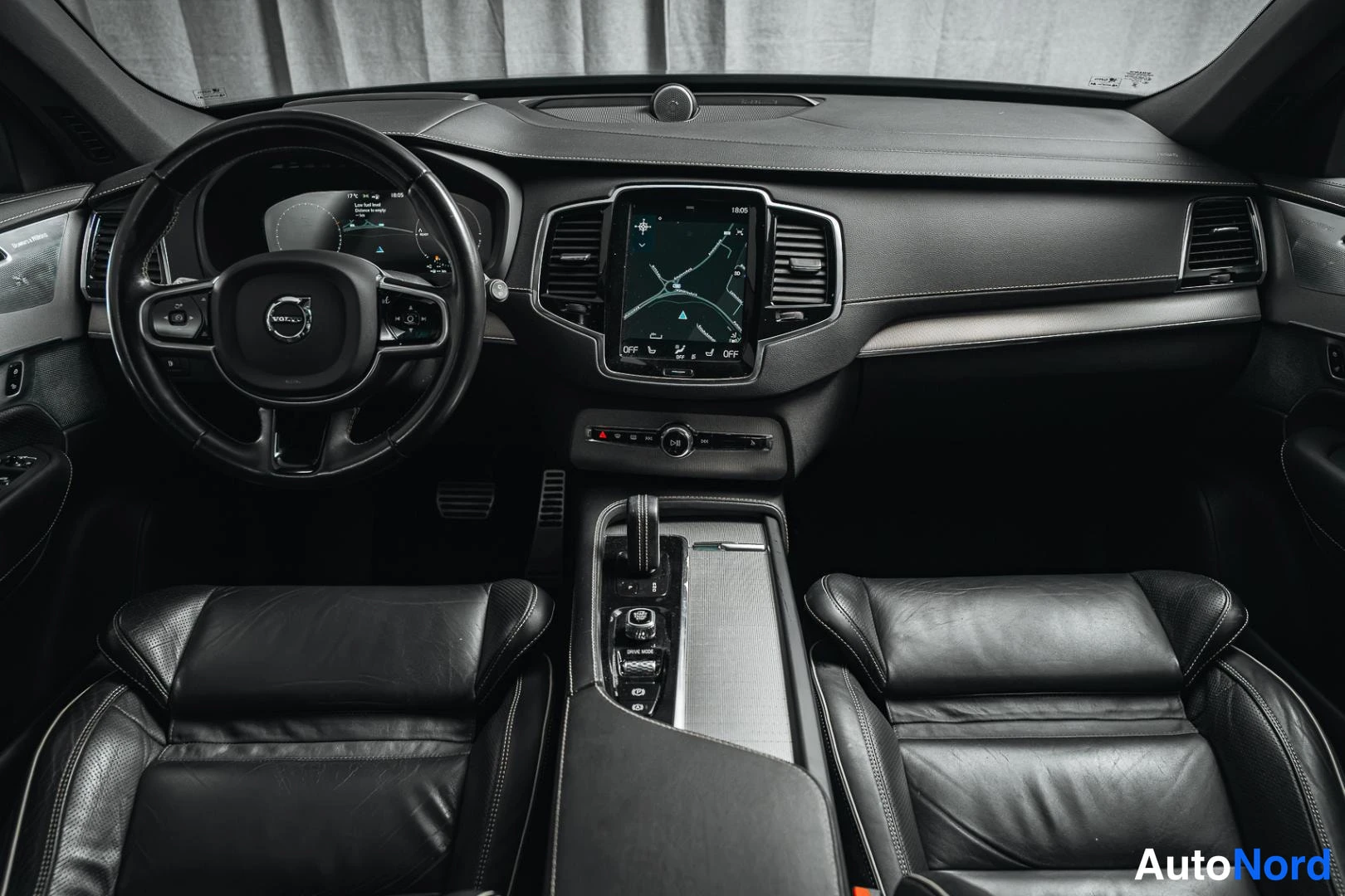 Harmaa Volvo XC90 2022, kuva 11