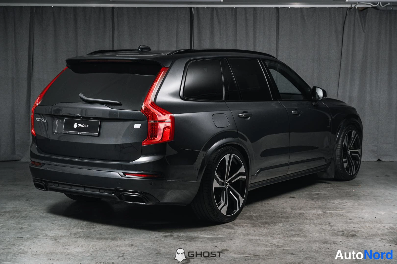 Harmaa Volvo XC90 2022, takaviisto, kuva 6