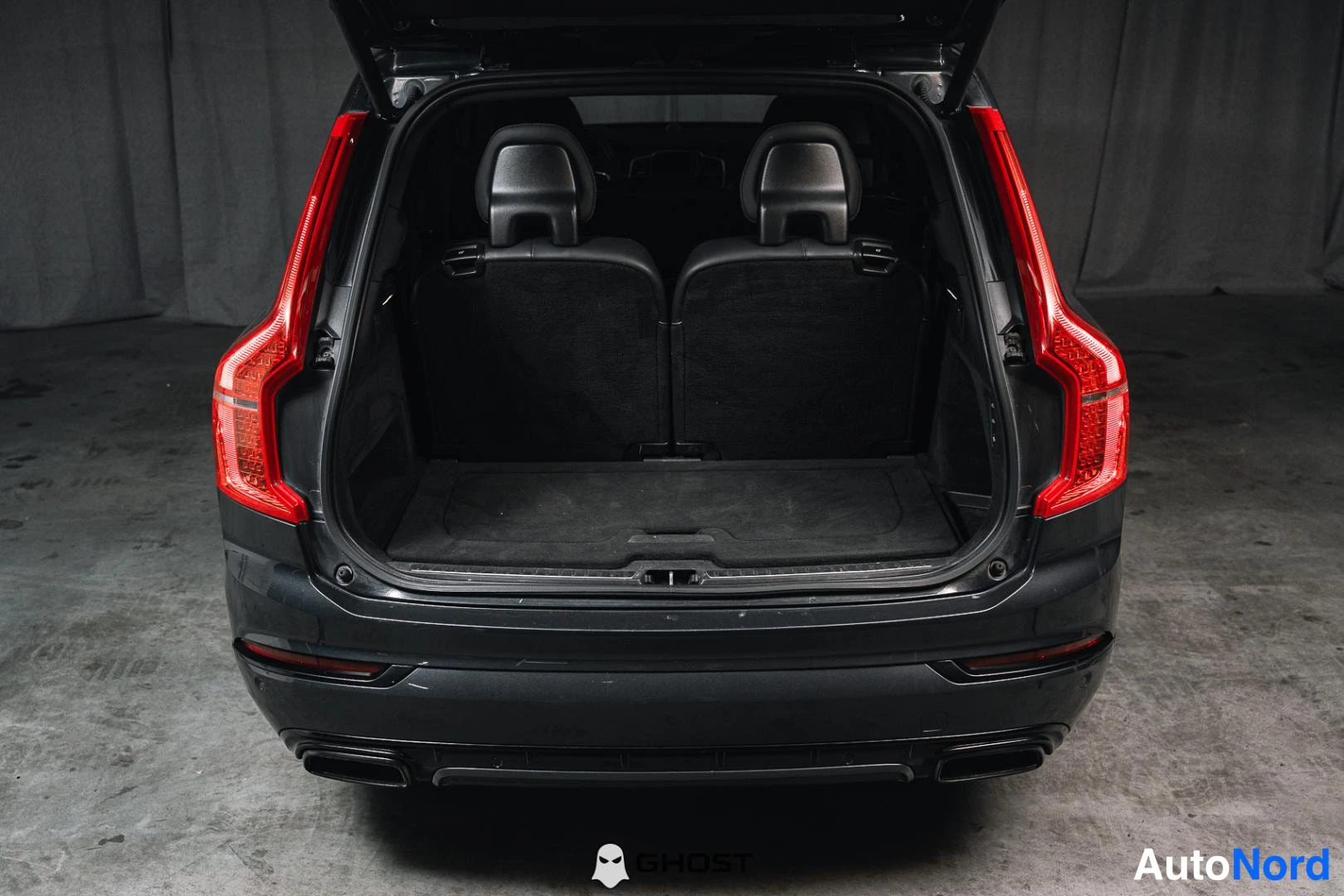 Harmaa Volvo XC90 2022, takaa, kuva 9
