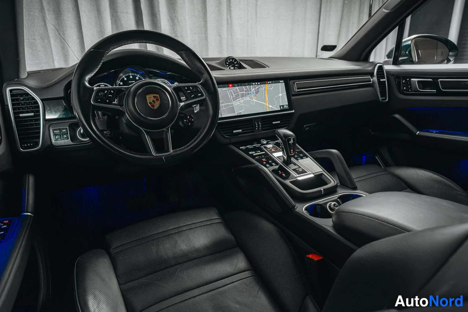 Musta Porsche Cayenne 2020, kuva 15