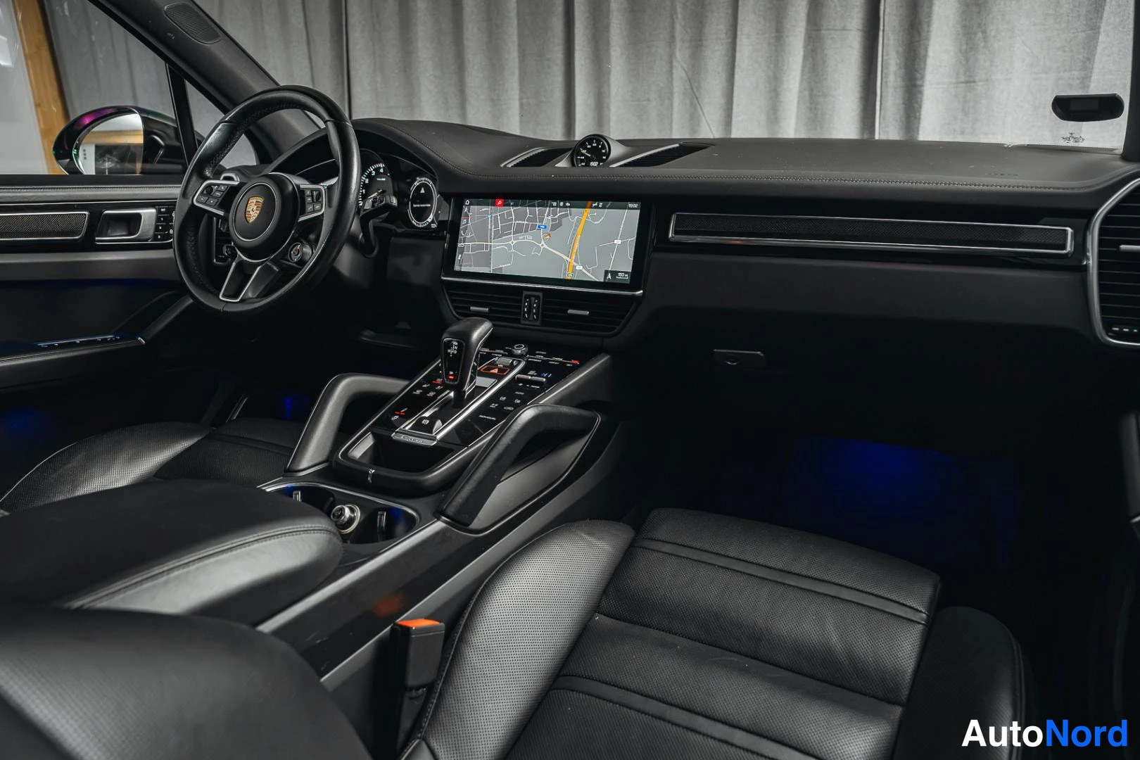 Musta Porsche Cayenne 2020, kuva 16
