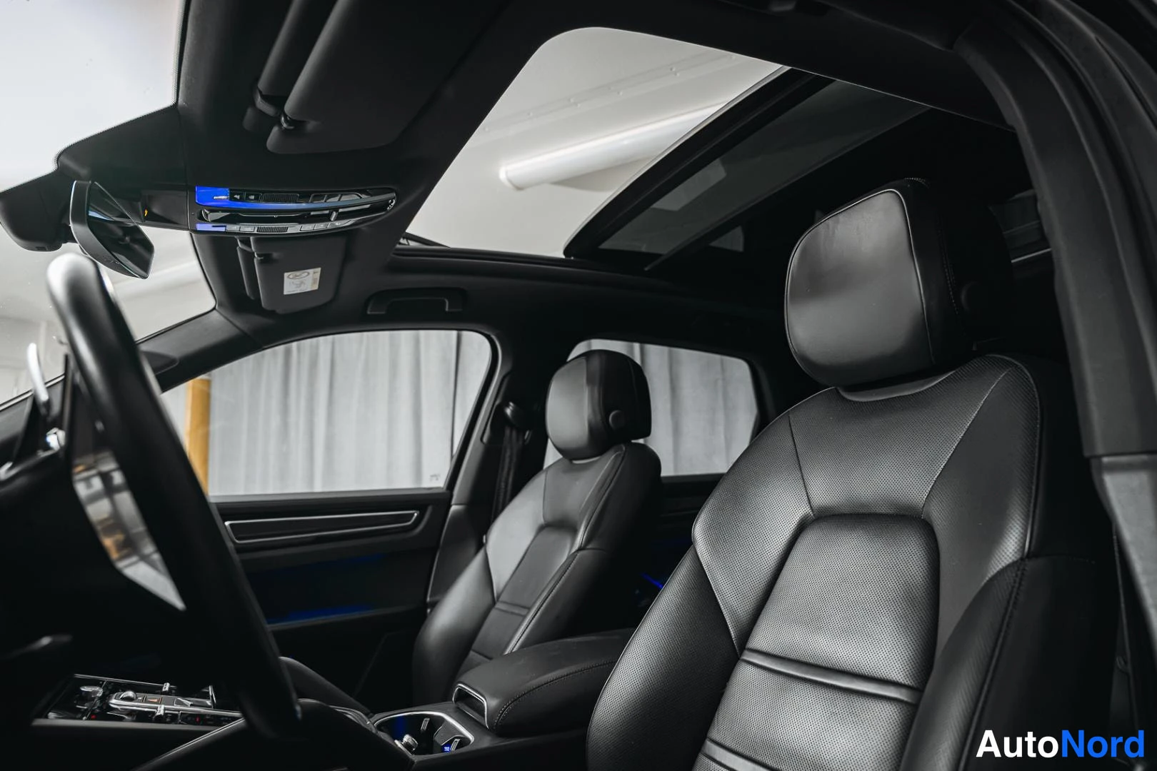 Musta Porsche Cayenne 2020, kuva 18