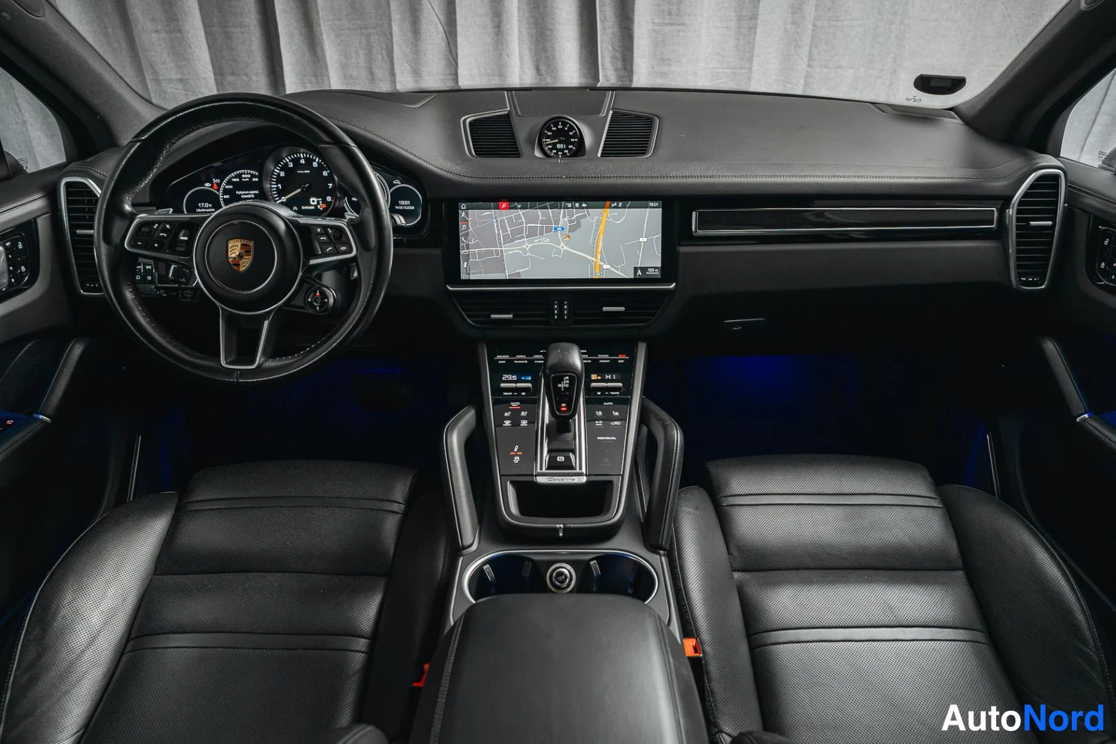 Musta Porsche Cayenne 2020, kuva 10