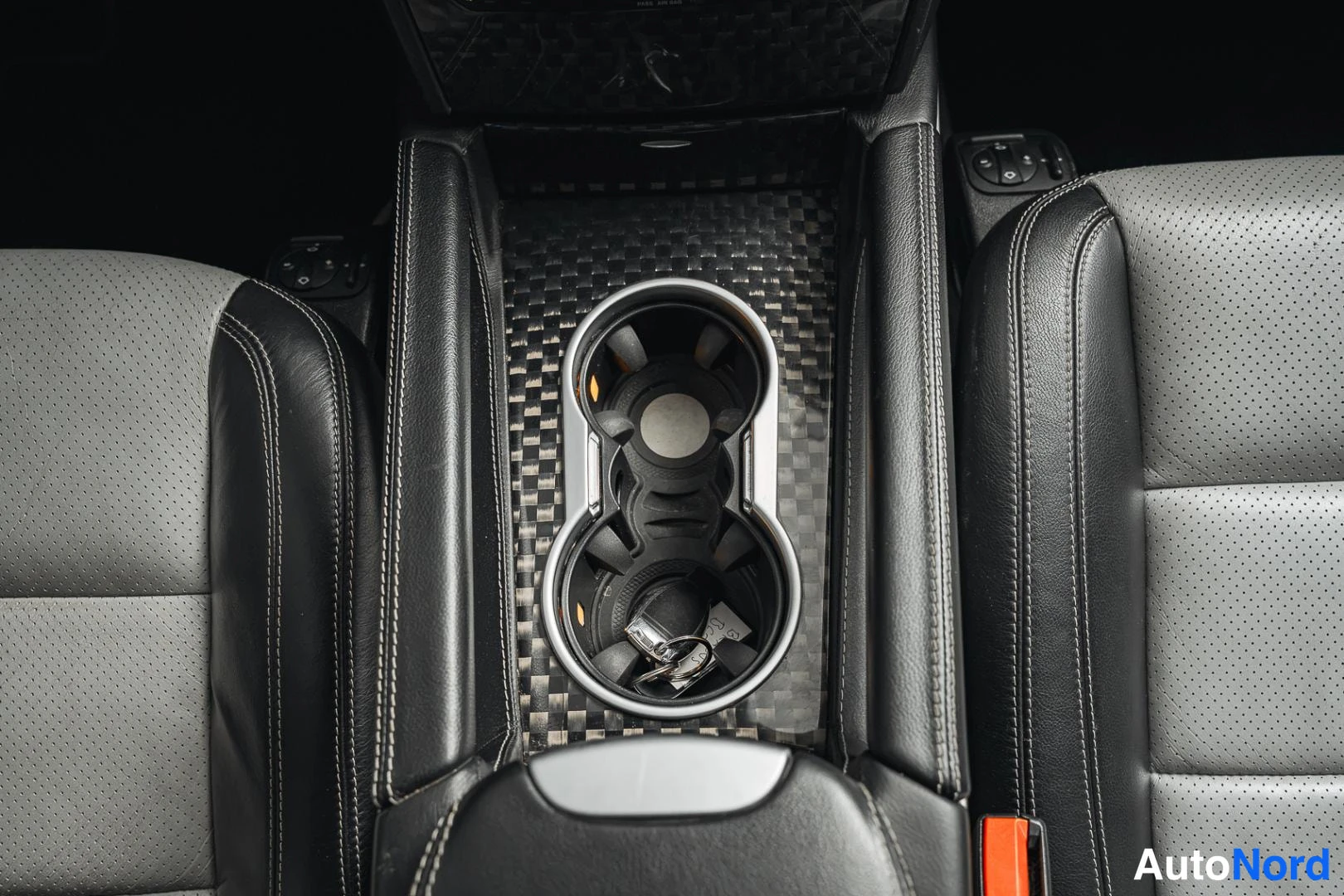 Musta Mercedes-Benz ML 63 2008, kuva 13