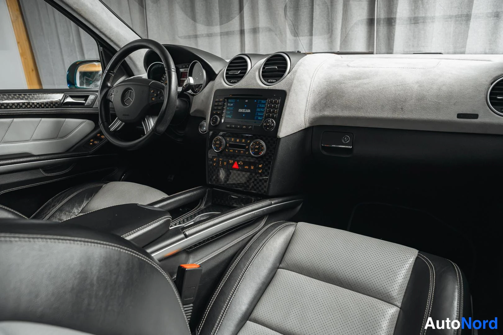 Musta Mercedes-Benz ML 63 2008, kuva 15