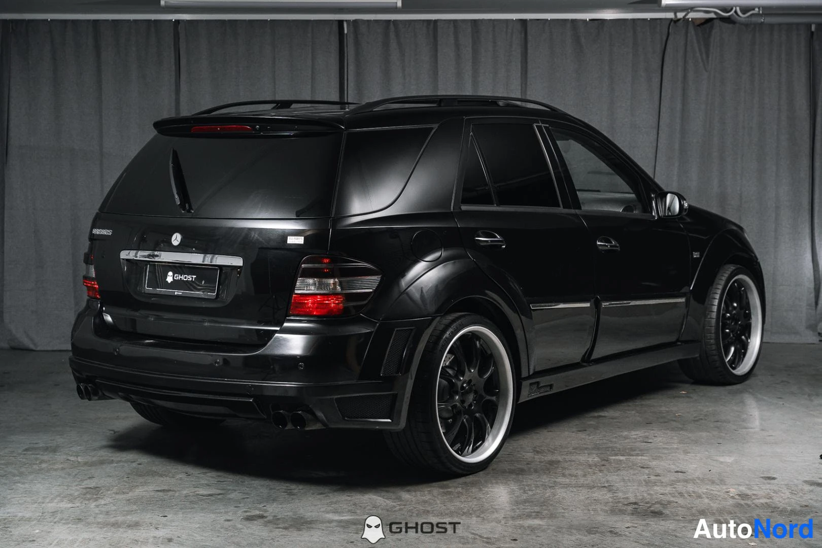 Musta Mercedes-Benz ML 63 2008, takaviisto, kuva 6