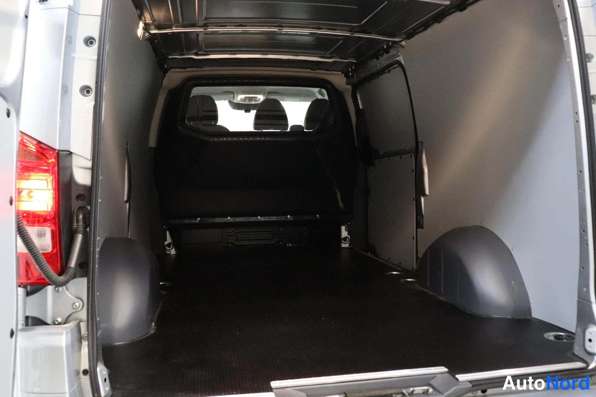 Harmaa Mercedes-Benz Vito 2026, kuva 17