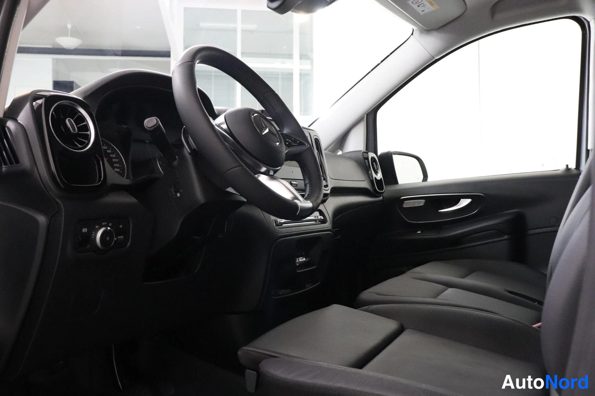 Harmaa Mercedes-Benz Vito 2026, kuva 7