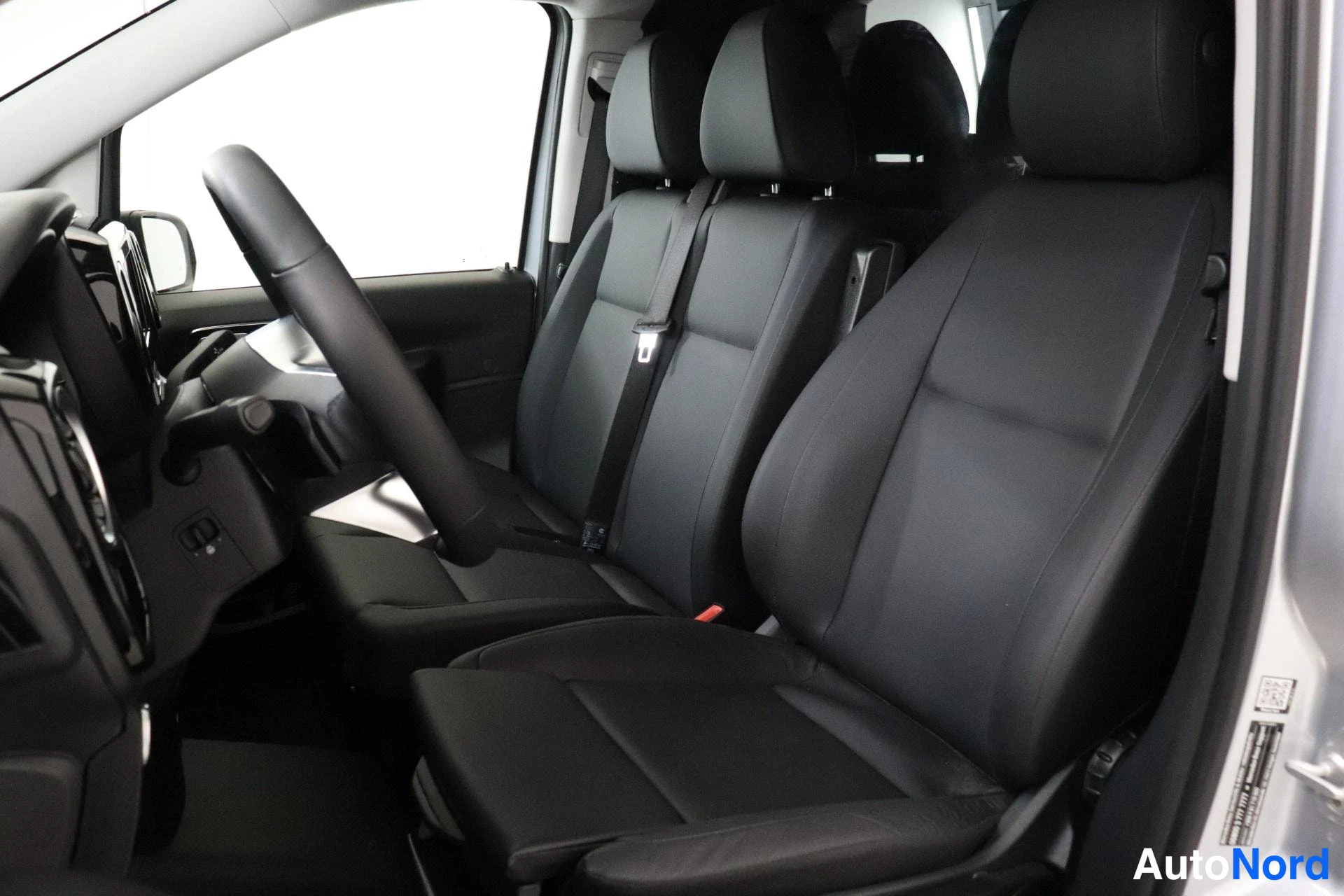 Harmaa Mercedes-Benz Vito 2026, kuva 8