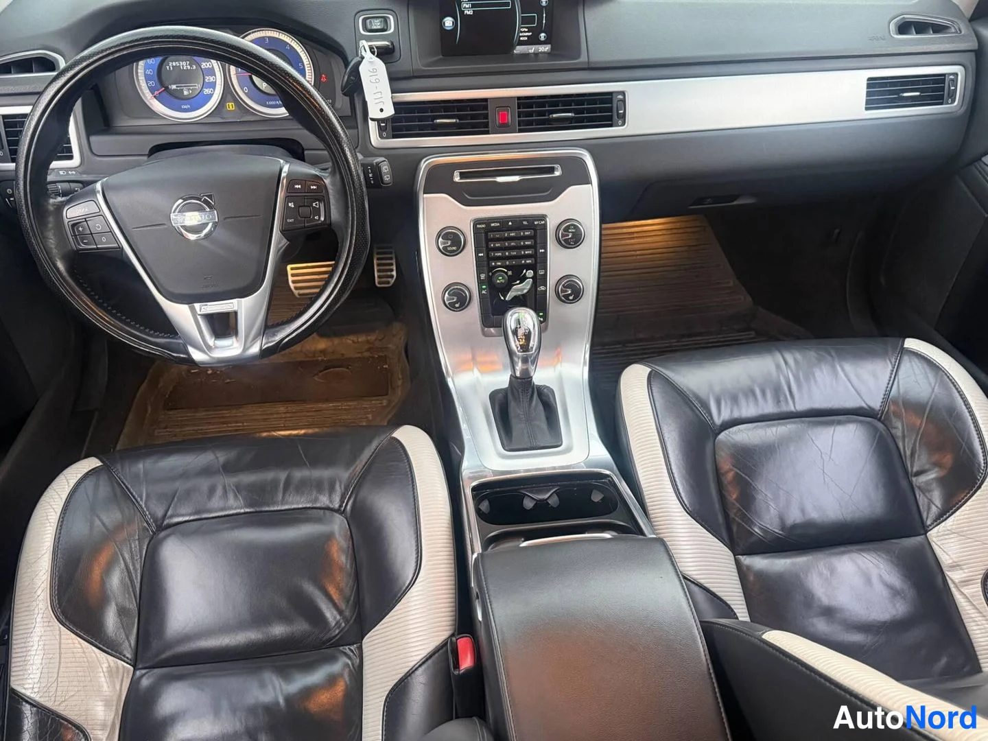 Harmaa Volvo V70 2012, kuva 8