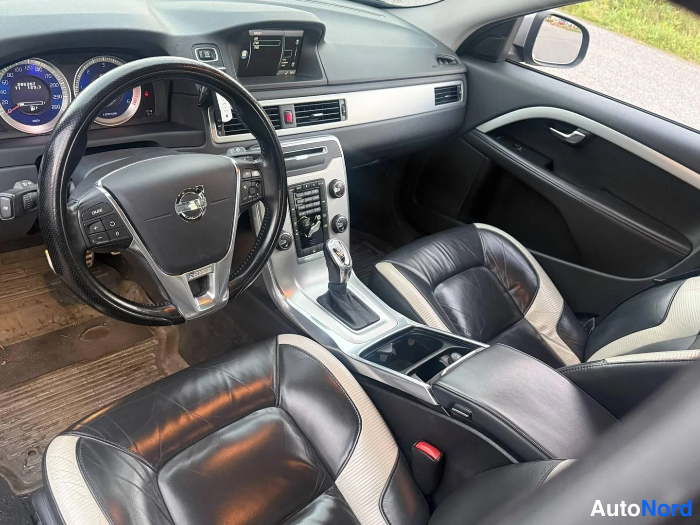 Harmaa Volvo V70 2012, kuva 5