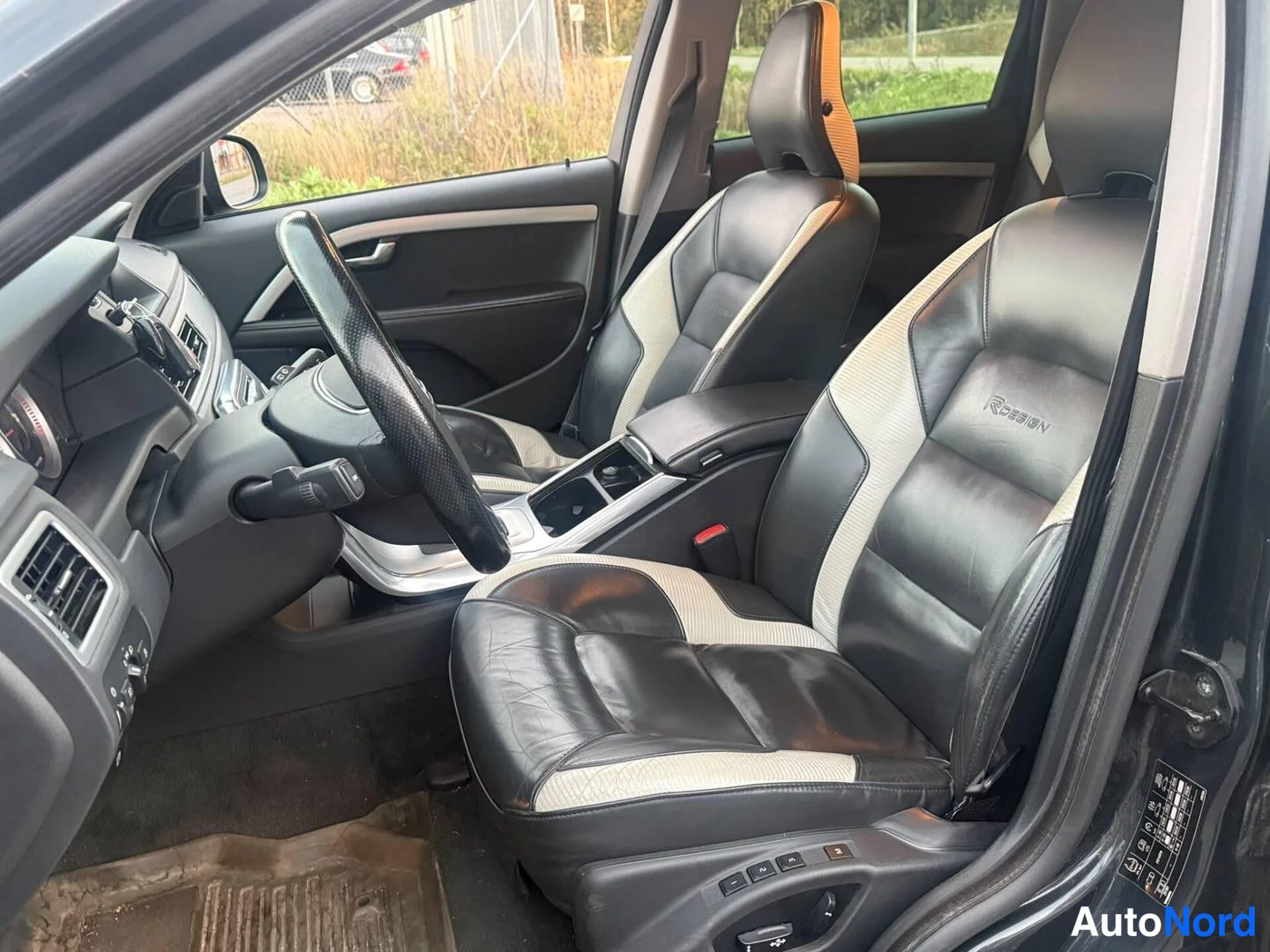 Harmaa Volvo V70 2012, kuva 6