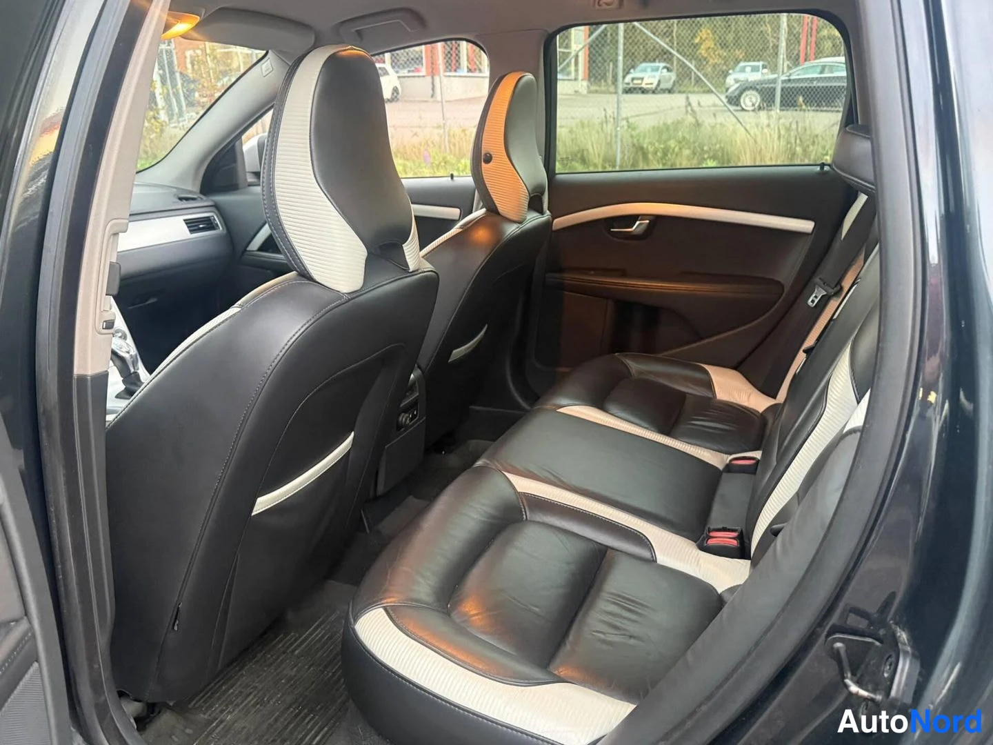Harmaa Volvo V70 2012, kuva 7