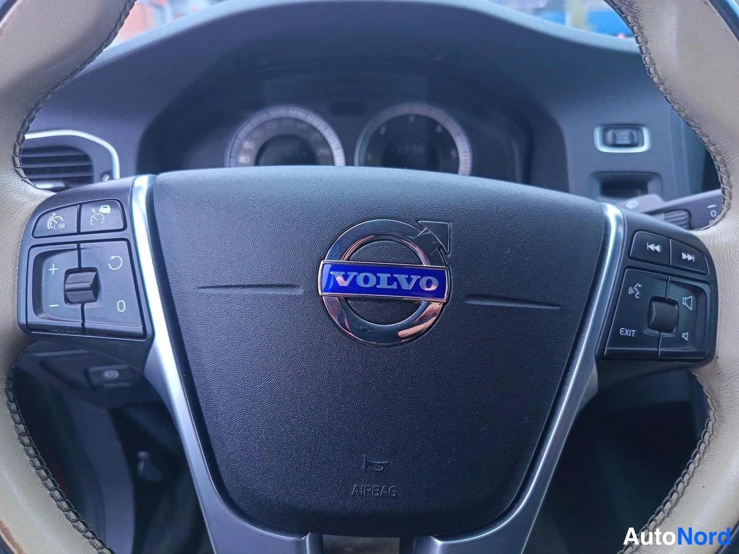 Oranssi Volvo S60 2010, kuva 10